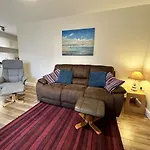 Juno, Jubilee Apartment