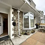 Juno, Jubilee Apartment